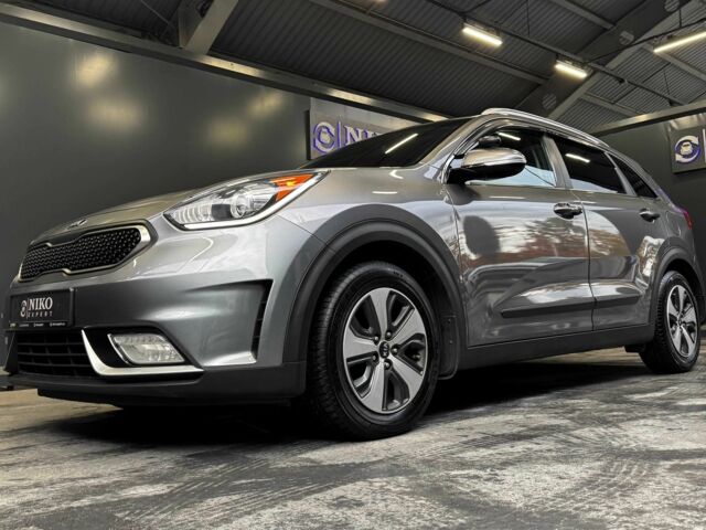 Серый Киа Niro, объемом двигателя 1.6 л и пробегом 213 тыс. км за 14000 $, фото 2 на Automoto.ua