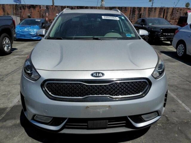 Серый Киа Niro, объемом двигателя 0 л и пробегом 58 тыс. км за 2200 $, фото 4 на Automoto.ua