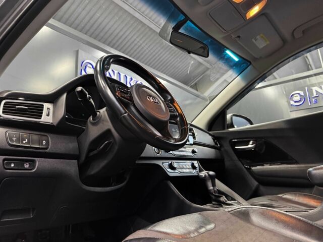 Серый Киа Niro, объемом двигателя 1.6 л и пробегом 213 тыс. км за 14000 $, фото 12 на Automoto.ua