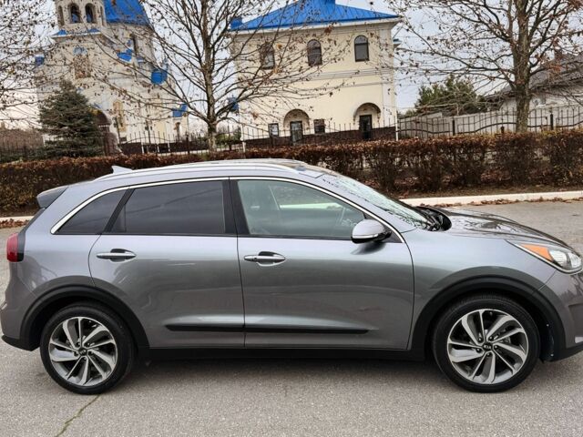 Сірий Кіа Niro, об'ємом двигуна 1.6 л та пробігом 111 тис. км за 17400 $, фото 3 на Automoto.ua