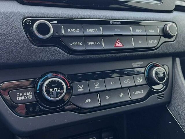 Серый Киа Niro, объемом двигателя 1.6 л и пробегом 89 тыс. км за 15000 $, фото 17 на Automoto.ua