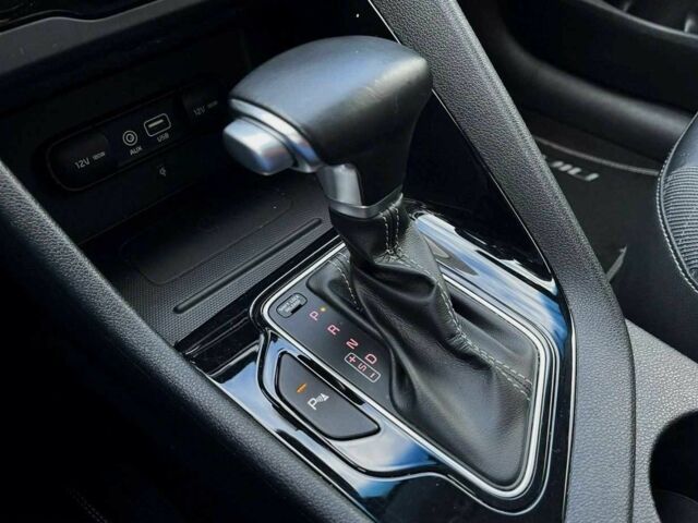 Серый Киа Niro, объемом двигателя 1.6 л и пробегом 89 тыс. км за 15000 $, фото 16 на Automoto.ua