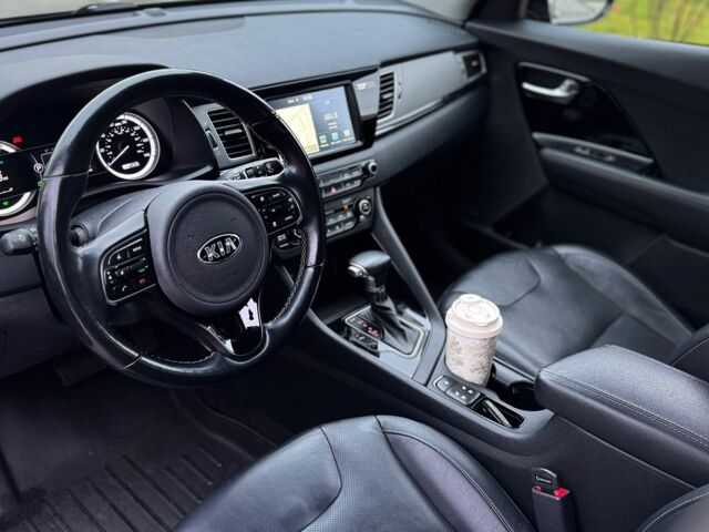 Сірий Кіа Niro, об'ємом двигуна 1.6 л та пробігом 111 тис. км за 17400 $, фото 19 на Automoto.ua