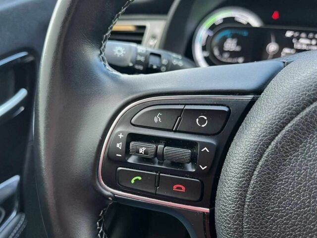 Серый Киа Niro, объемом двигателя 1.6 л и пробегом 89 тыс. км за 15000 $, фото 14 на Automoto.ua