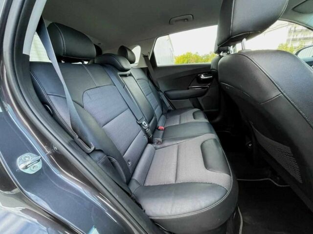 Серый Киа Niro, объемом двигателя 1.6 л и пробегом 89 тыс. км за 15000 $, фото 18 на Automoto.ua