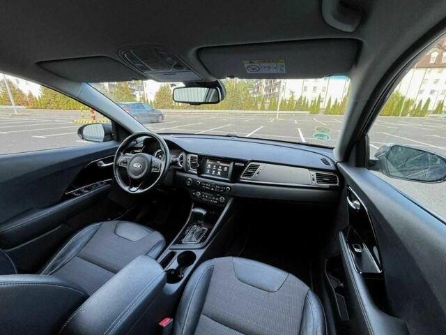 Серый Киа Niro, объемом двигателя 1.6 л и пробегом 89 тыс. км за 15000 $, фото 9 на Automoto.ua