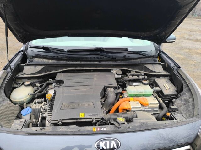 Сірий Кіа Niro, об'ємом двигуна 1.6 л та пробігом 80 тис. км за 21000 $, фото 12 на Automoto.ua