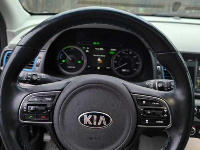 Сірий Кіа Niro, об'ємом двигуна 1.6 л та пробігом 80 тис. км за 21000 $, фото 13 на Automoto.ua