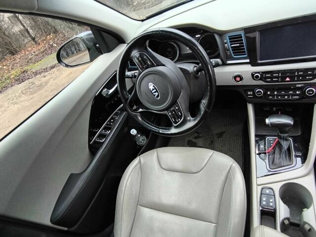 Сірий Кіа Niro, об'ємом двигуна 1.6 л та пробігом 80 тис. км за 21000 $, фото 11 на Automoto.ua