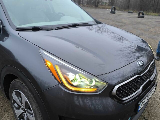Сірий Кіа Niro, об'ємом двигуна 1.6 л та пробігом 80 тис. км за 21000 $, фото 6 на Automoto.ua
