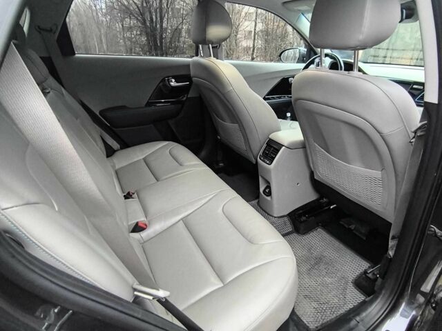 Сірий Кіа Niro, об'ємом двигуна 1.6 л та пробігом 80 тис. км за 21000 $, фото 8 на Automoto.ua