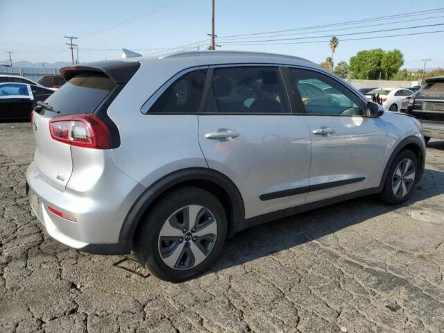 Сірий Кіа Niro, об'ємом двигуна 0 л та пробігом 83 тис. км за 3600 $, фото 2 на Automoto.ua
