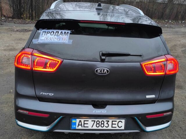 Сірий Кіа Niro, об'ємом двигуна 1.6 л та пробігом 80 тис. км за 21000 $, фото 5 на Automoto.ua