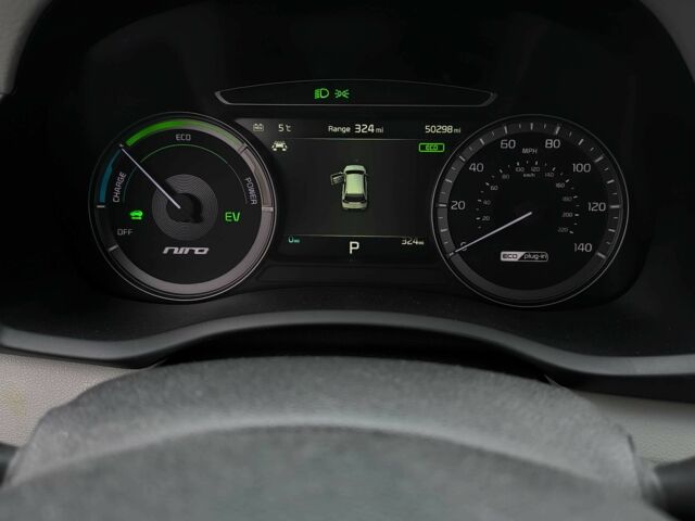 Сірий Кіа Niro, об'ємом двигуна 1.6 л та пробігом 80 тис. км за 21000 $, фото 16 на Automoto.ua