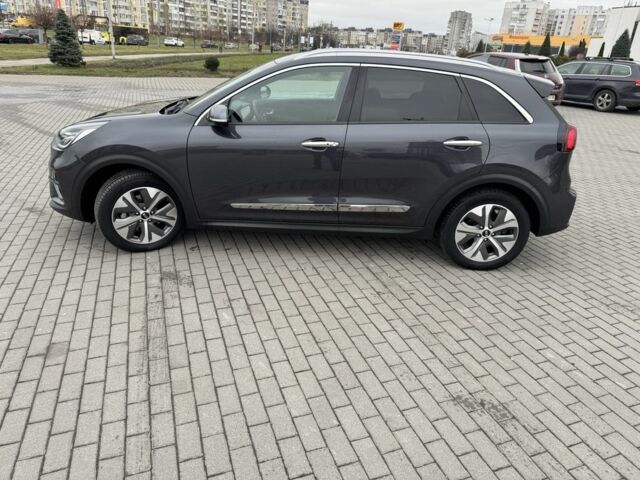 Серый Киа Niro, объемом двигателя 0 л и пробегом 146 тыс. км за 17100 $, фото 2 на Automoto.ua
