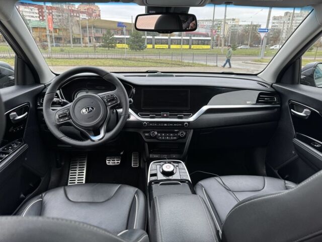 Серый Киа Niro, объемом двигателя 0 л и пробегом 146 тыс. км за 17100 $, фото 7 на Automoto.ua