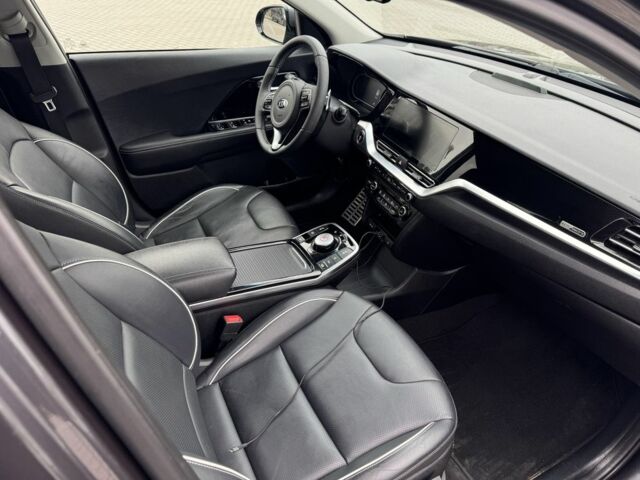 Серый Киа Niro, объемом двигателя 0 л и пробегом 146 тыс. км за 17100 $, фото 5 на Automoto.ua