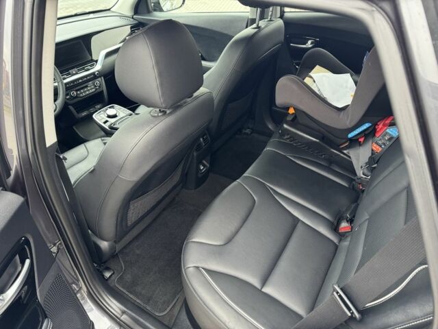 Серый Киа Niro, объемом двигателя 0 л и пробегом 146 тыс. км за 17100 $, фото 6 на Automoto.ua