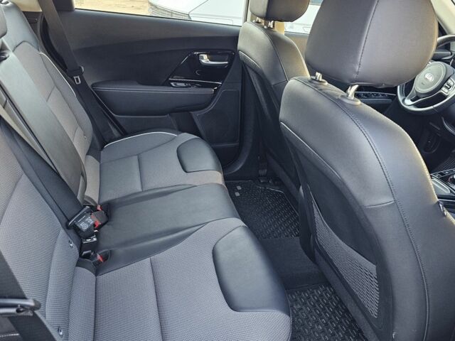 Сірий Кіа Niro, об'ємом двигуна 0 л та пробігом 39 тис. км за 18500 $, фото 6 на Automoto.ua