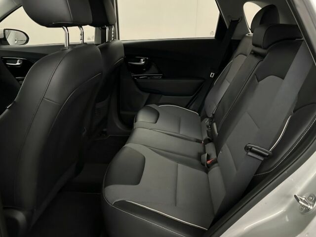 Серый Киа Niro, объемом двигателя 0 л и пробегом 40 тыс. км за 22600 $, фото 5 на Automoto.ua