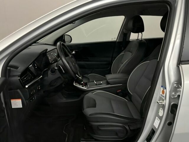 Серый Киа Niro, объемом двигателя 0 л и пробегом 40 тыс. км за 22600 $, фото 6 на Automoto.ua