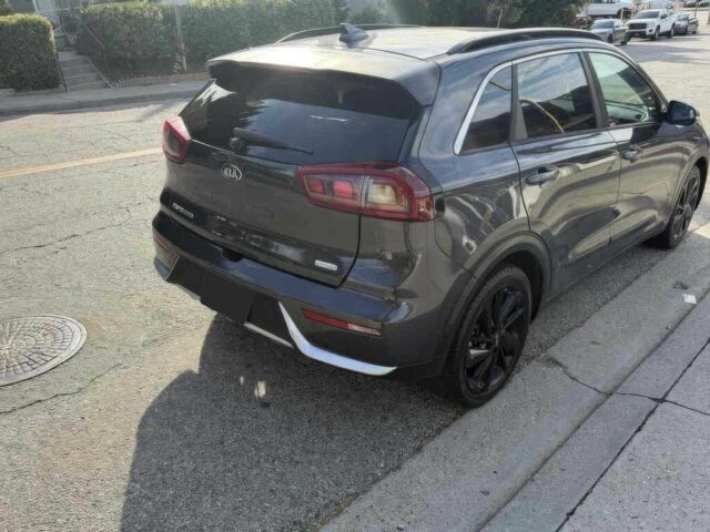 Серый Киа Niro, объемом двигателя 1.6 л и пробегом 46 тыс. км за 4600 $, фото 5 на Automoto.ua