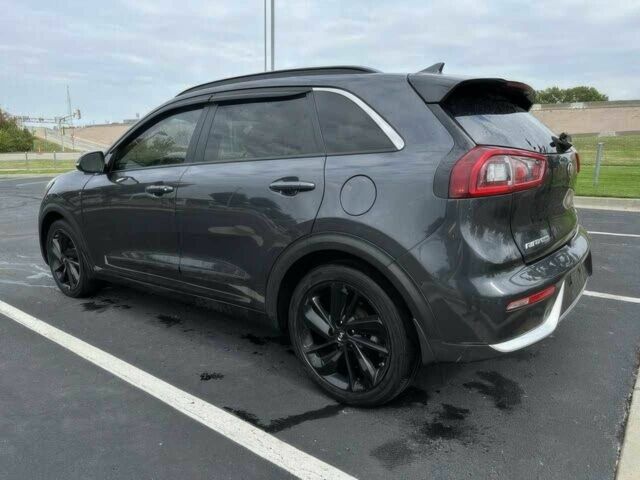 Сірий Кіа Niro, об'ємом двигуна 1.6 л та пробігом 49 тис. км за 12200 $, фото 6 на Automoto.ua