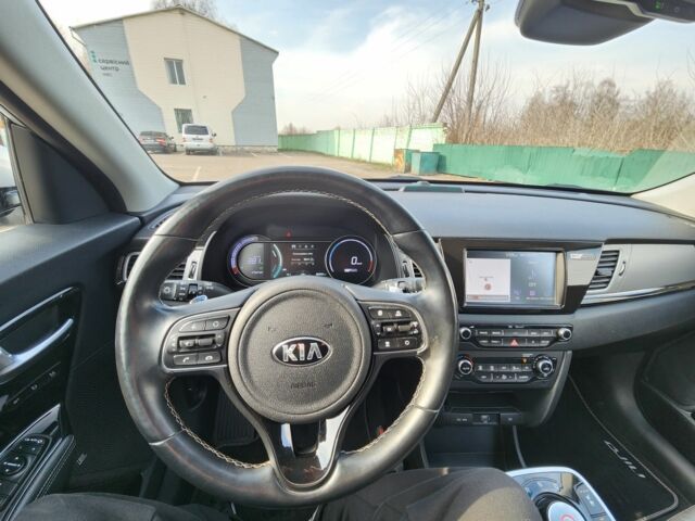 Серый Киа Niro, объемом двигателя 0 л и пробегом 86 тыс. км за 17900 $, фото 7 на Automoto.ua