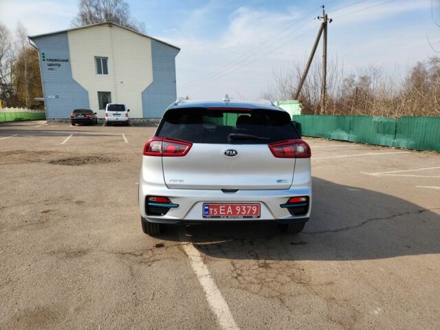 Серый Киа Niro, объемом двигателя 0 л и пробегом 86 тыс. км за 17900 $, фото 4 на Automoto.ua