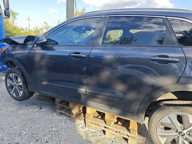 Серый Киа Niro, объемом двигателя 0 л и пробегом 19 тыс. км за 5200 $, фото 6 на Automoto.ua