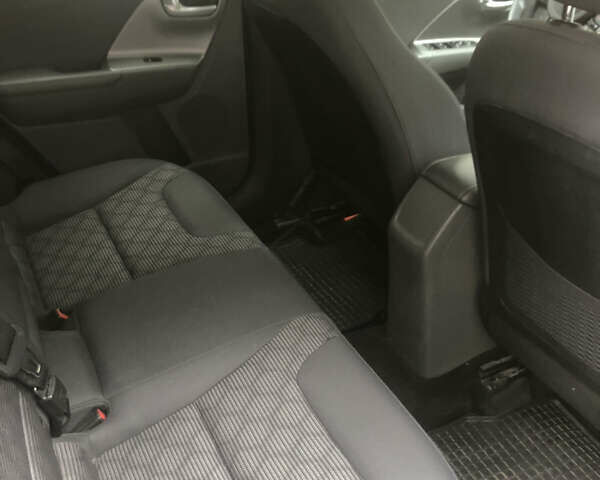 Серый Киа Niro, объемом двигателя 1.58 л и пробегом 150 тыс. км за 13900 $, фото 5 на Automoto.ua