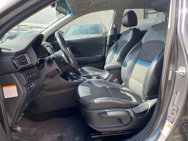 Серый Киа Niro, объемом двигателя 1.6 л и пробегом 170 тыс. км за 15500 $, фото 19 на Automoto.ua