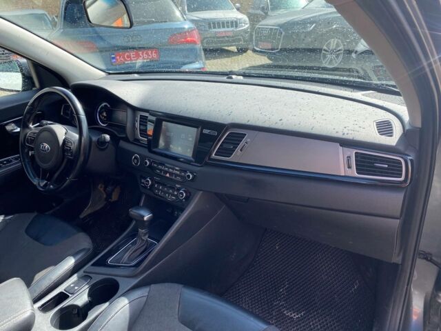 Серый Киа Niro, объемом двигателя 1.6 л и пробегом 170 тыс. км за 15500 $, фото 9 на Automoto.ua