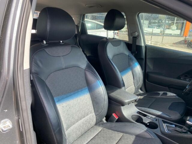 Серый Киа Niro, объемом двигателя 1.6 л и пробегом 170 тыс. км за 15500 $, фото 26 на Automoto.ua