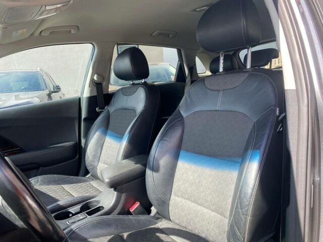 Серый Киа Niro, объемом двигателя 1.6 л и пробегом 170 тыс. км за 15500 $, фото 20 на Automoto.ua