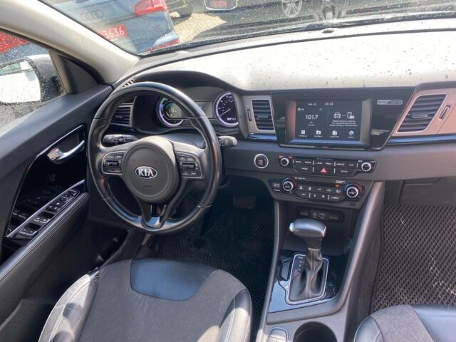 Серый Киа Niro, объемом двигателя 1.6 л и пробегом 170 тыс. км за 15500 $, фото 10 на Automoto.ua