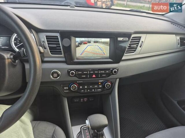 Серый Киа Niro, объемом двигателя 1.59 л и пробегом 190 тыс. км за 14700 $, фото 7 на Automoto.ua