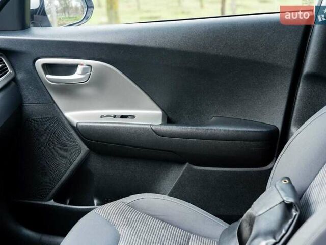 Сірий Кіа Niro, об'ємом двигуна 1.58 л та пробігом 227 тис. км за 14500 $, фото 24 на Automoto.ua