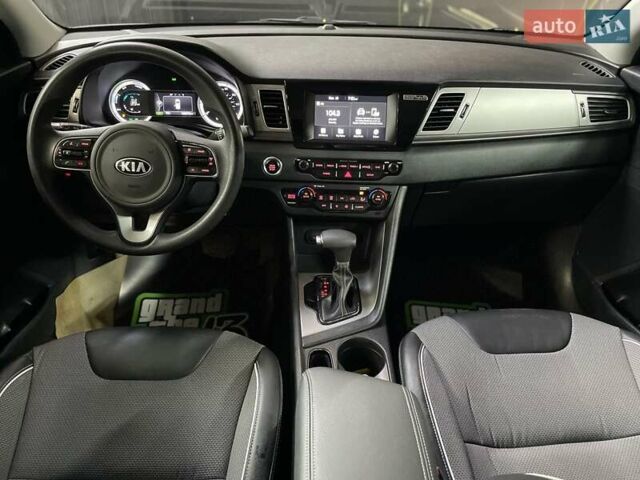 Серый Киа Niro, объемом двигателя 1.58 л и пробегом 176 тыс. км за 17800 $, фото 6 на Automoto.ua