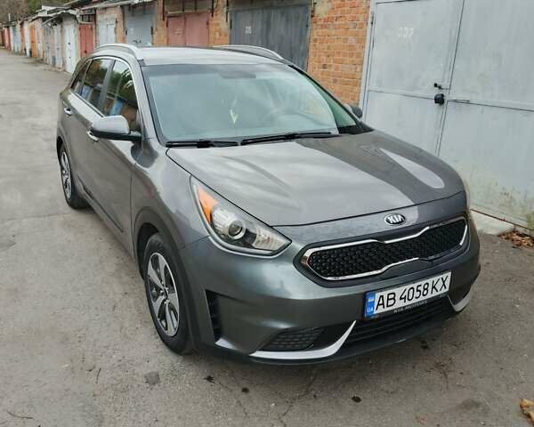 Серый Киа Niro, объемом двигателя 1.58 л и пробегом 172 тыс. км за 15900 $, фото 6 на Automoto.ua