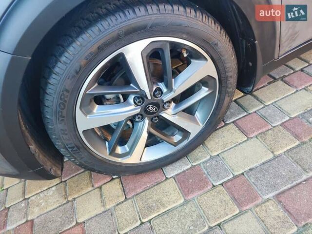 Сірий Кіа Niro, об'ємом двигуна 1.6 л та пробігом 148 тис. км за 14999 $, фото 38 на Automoto.ua