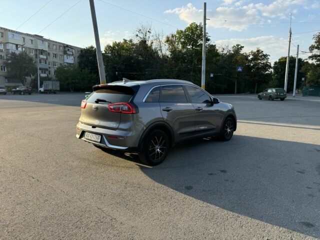 Серый Киа Niro, объемом двигателя 1.6 л и пробегом 130 тыс. км за 13799 $, фото 1 на Automoto.ua
