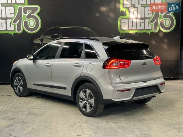 Серый Киа Niro, объемом двигателя 1.58 л и пробегом 176 тыс. км за 17800 $, фото 5 на Automoto.ua