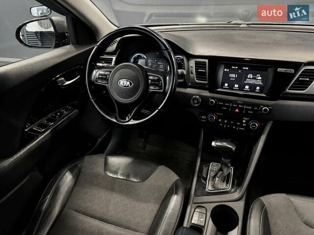 Кіа Niro 2017 у Києві на Automoto.ua Сірий Кіа Niro, об'ємом двигуна 1.6 л та пробігом 213 тис. км за 14000 $, фото 29 на Automoto.ua