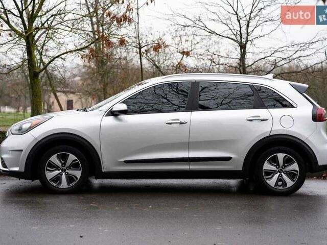Сірий Кіа Niro, об'ємом двигуна 1.58 л та пробігом 227 тис. км за 14500 $, фото 3 на Automoto.ua