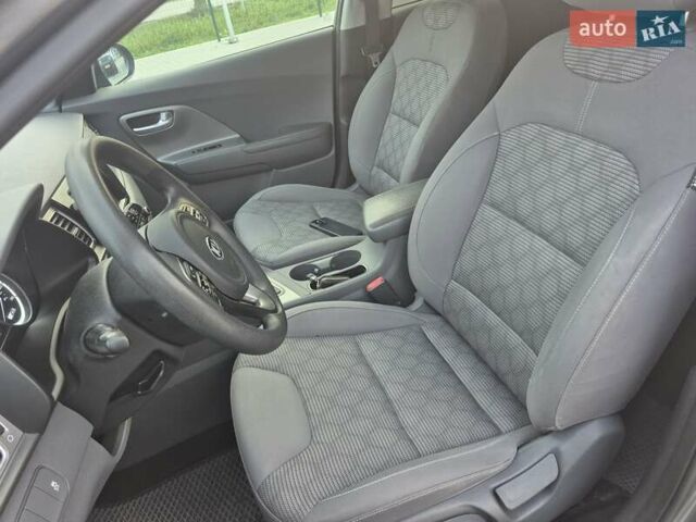 Серый Киа Niro, объемом двигателя 1.59 л и пробегом 190 тыс. км за 14700 $, фото 6 на Automoto.ua