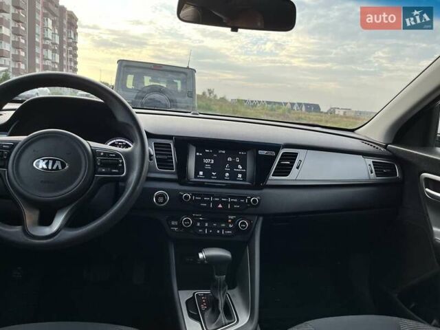 Серый Киа Niro, объемом двигателя 1.59 л и пробегом 166 тыс. км за 15300 $, фото 8 на Automoto.ua