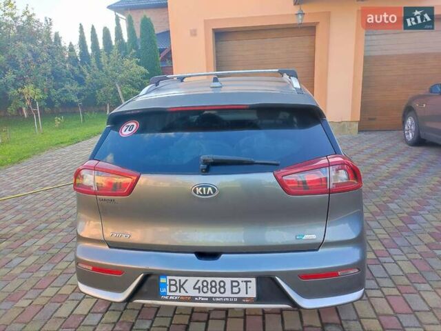 Сірий Кіа Niro, об'ємом двигуна 1.6 л та пробігом 148 тис. км за 14999 $, фото 9 на Automoto.ua