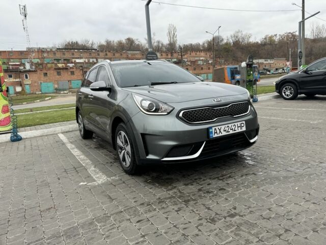 Серый Киа Niro, объемом двигателя 1.6 л и пробегом 130 тыс. км за 13799 $, фото 2 на Automoto.ua
