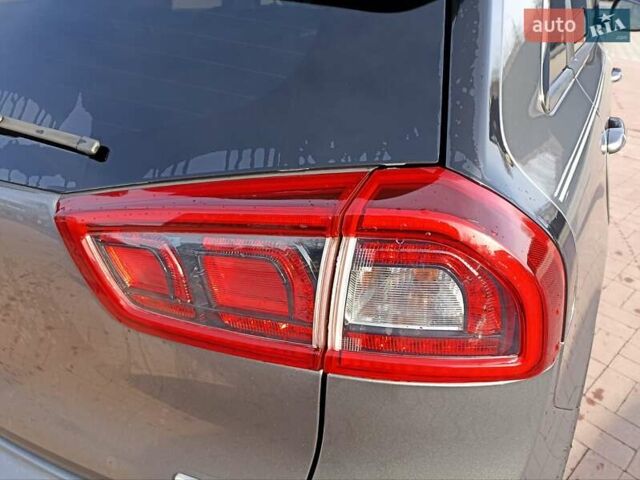 Сірий Кіа Niro, об'ємом двигуна 1.6 л та пробігом 148 тис. км за 14999 $, фото 26 на Automoto.ua
